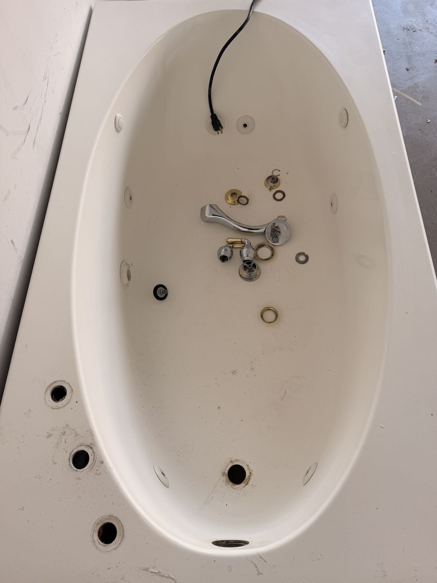 Bath tub WITH motor and jets