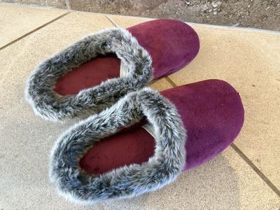 Dearfoam Velour Slippers w/ Gray Faux Fur Sz 9-10