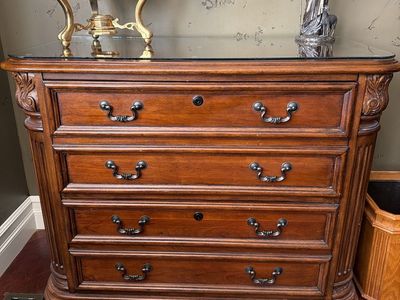 Traditional Wood 4-Drawer Chest / Nightstand with Glass Top