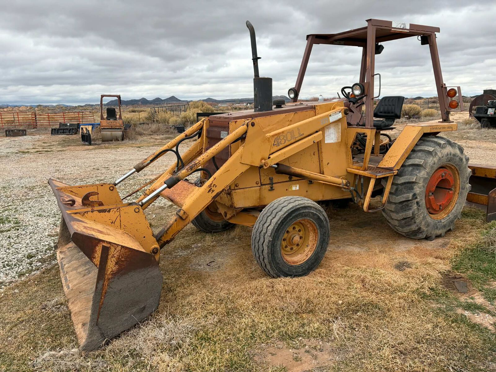 Case 480LL Skip Loader with Gannon Box