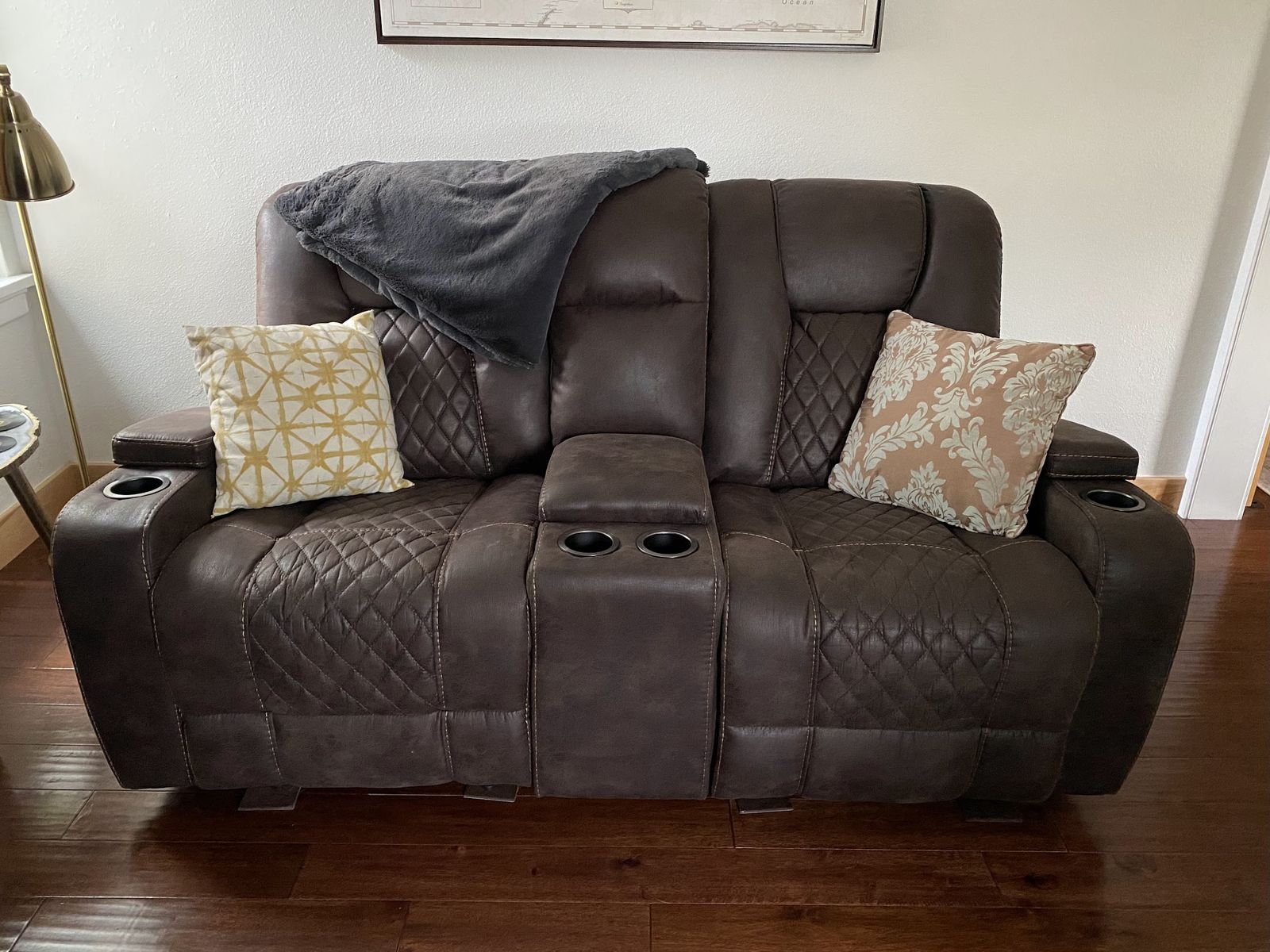 Brown Gliding Reclining Loveseat with Center Console – Excellent Condition