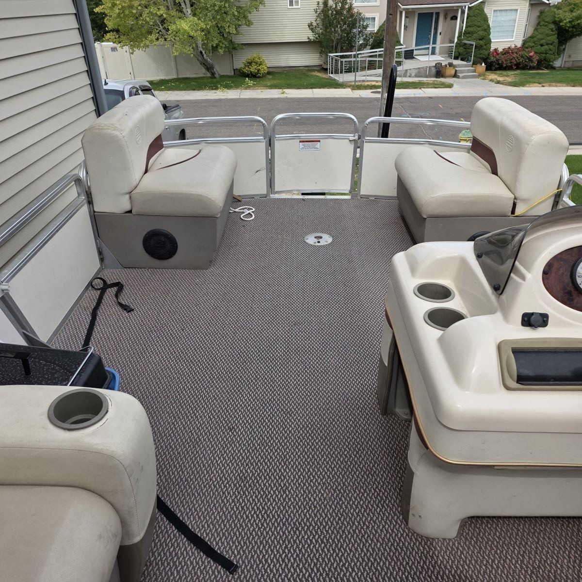 2003 Sun Tracker 18ft Party Barge