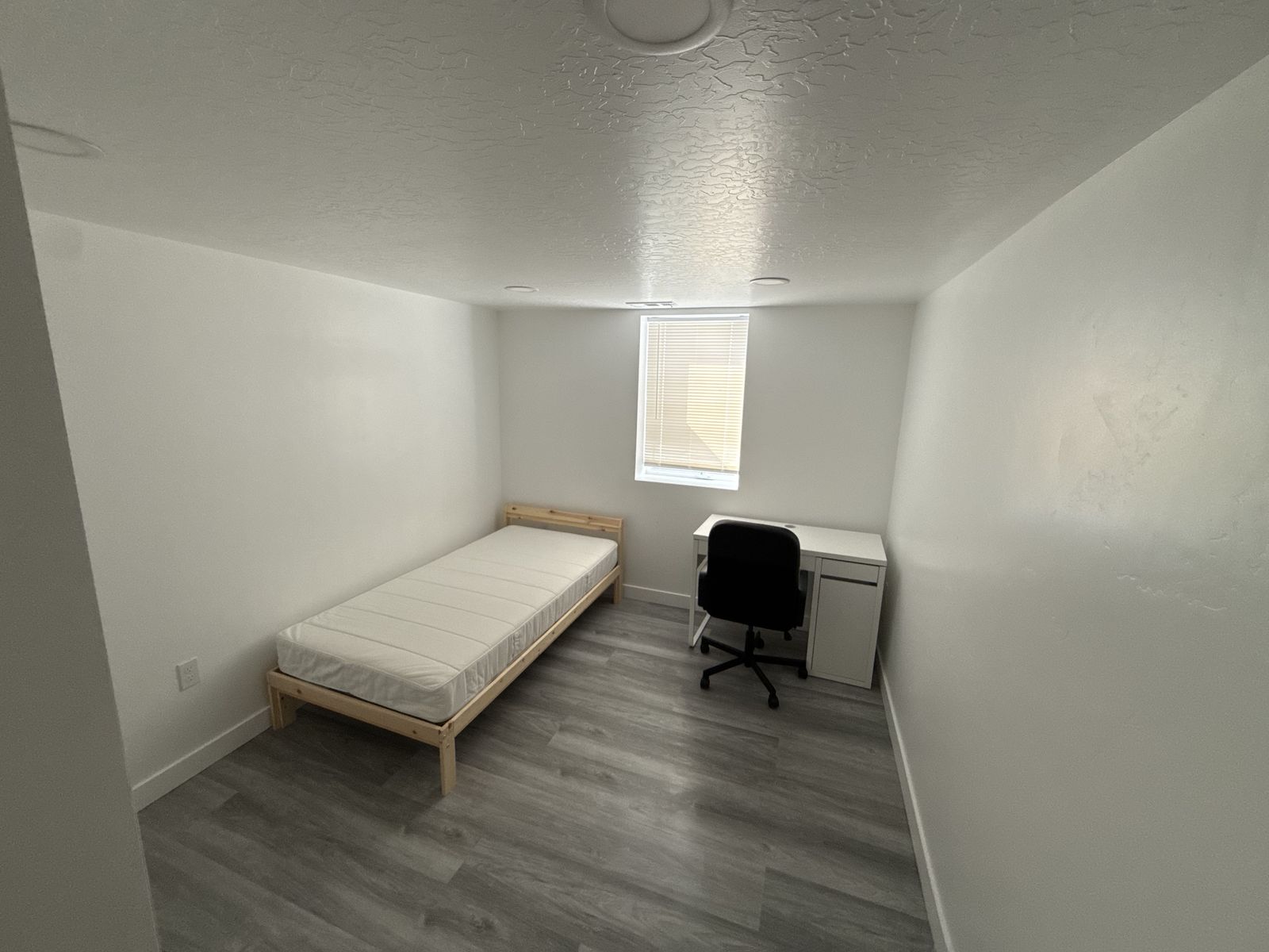 Main image 3
