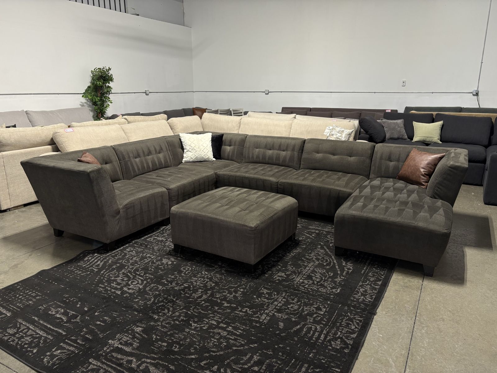 7-Piece Sectional (Free Delivery )