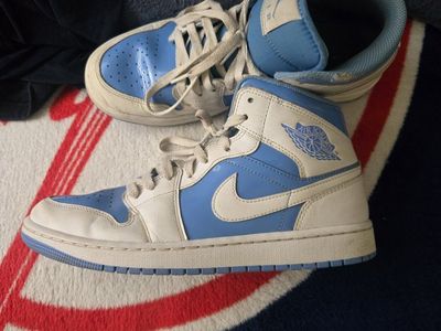 Air Jordan 1 Mid UNC Blue / White Sneakers Size 9