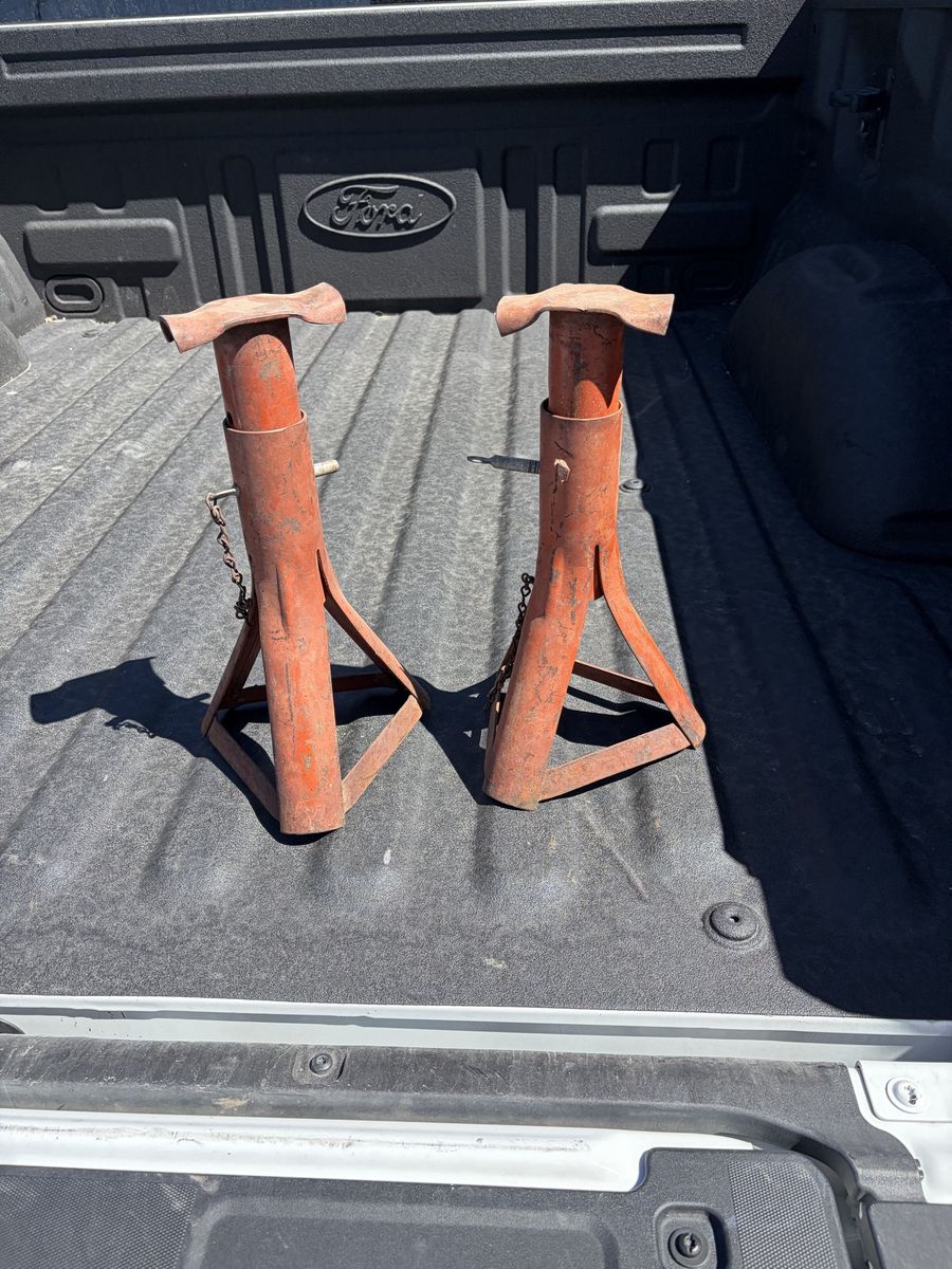2 Jack Stands