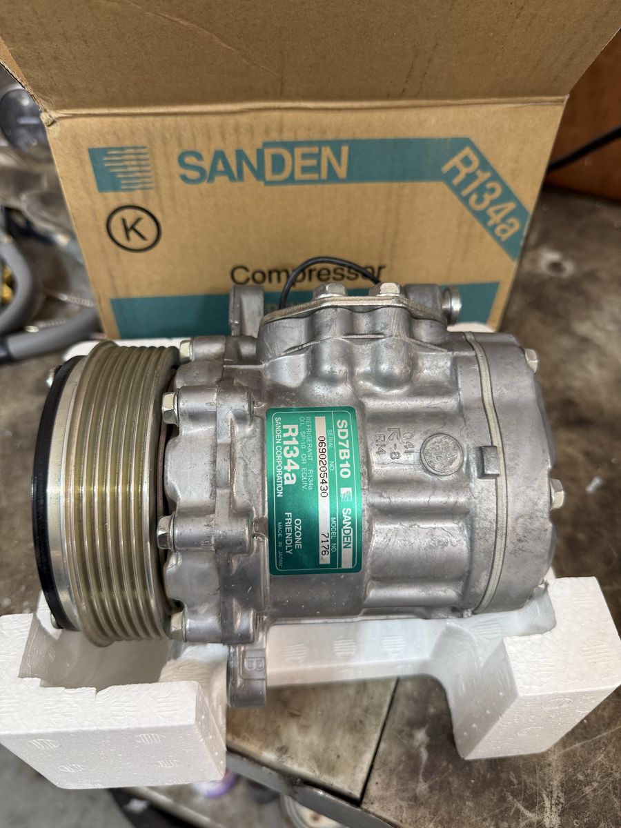 Hotrod A/C compressor compact