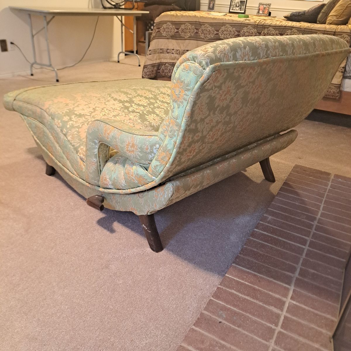 Vintage contour recliner
