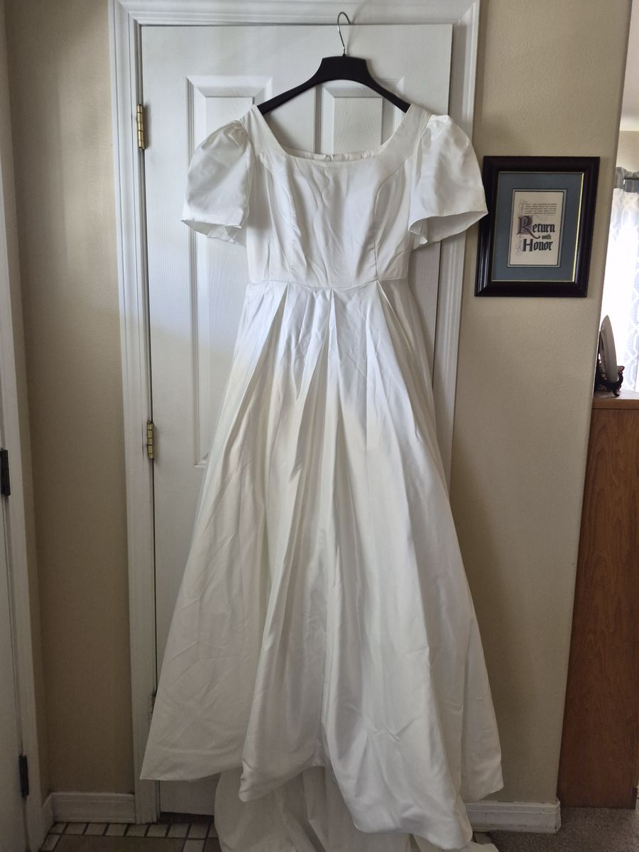 Ivory Square neck Ball Gown Wedding Dress