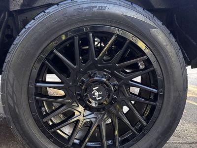 Motiv off-road wheels and tires