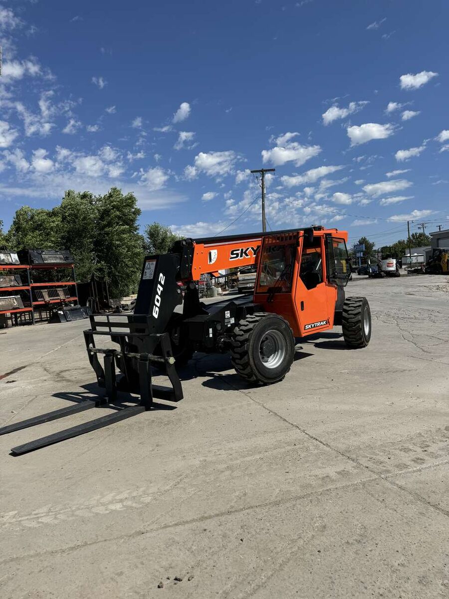 6042 Telehandler Forklift Rental – Reach Forklift / Lull (6,000 lb Capacity) - Half day option