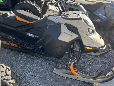 2024 SKI-DOO Summit Adrenaline with Edge Package 8