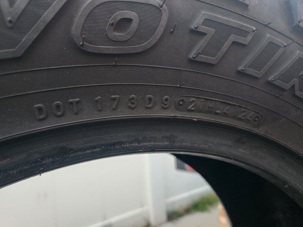 Toyota open country 295/65r20