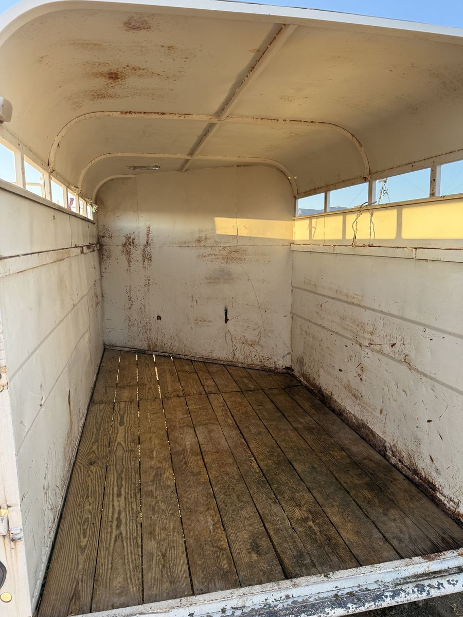 3 horse trailer