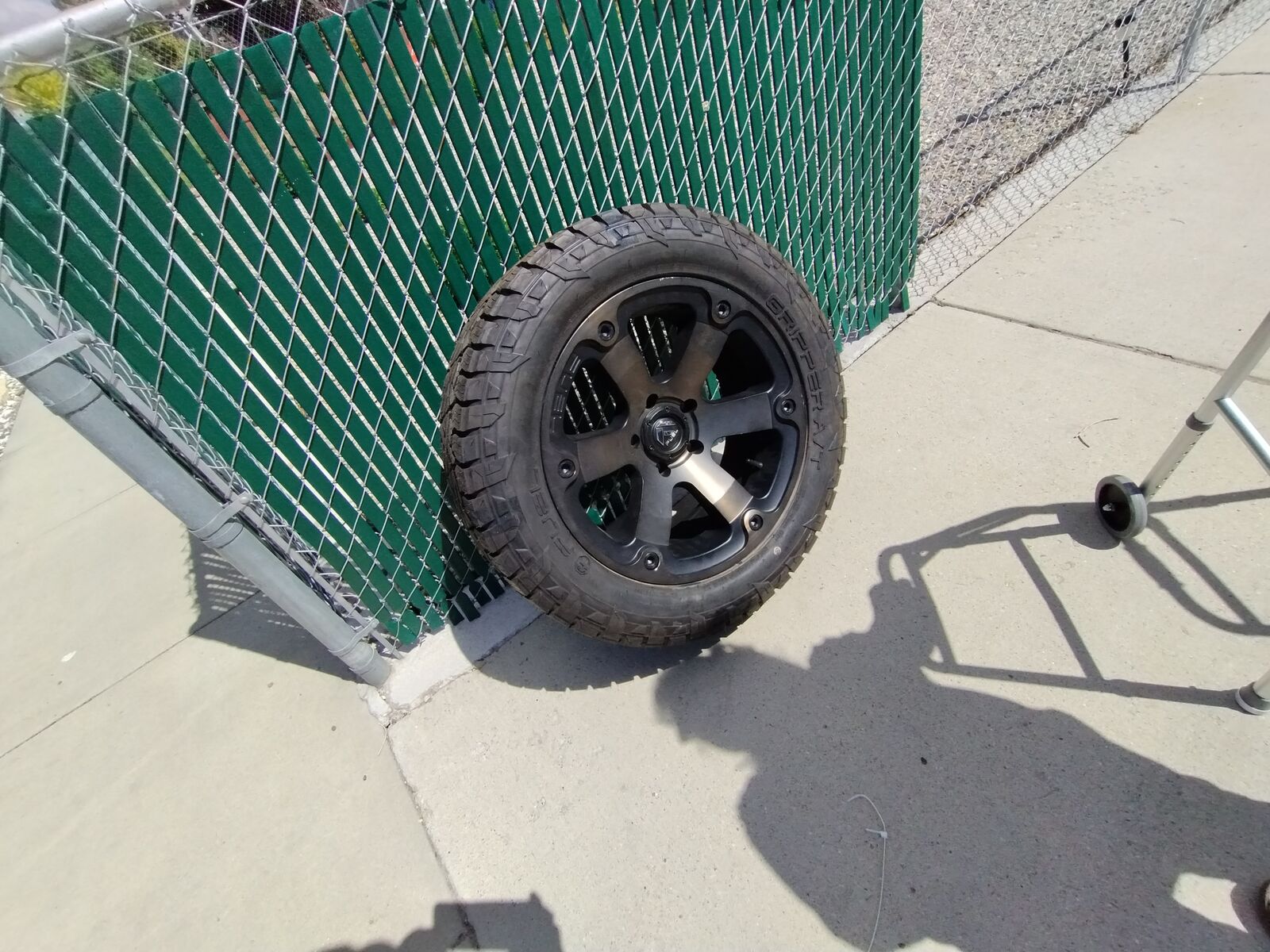 fuel tire and rim 275/55-r20 xl gripper a/t