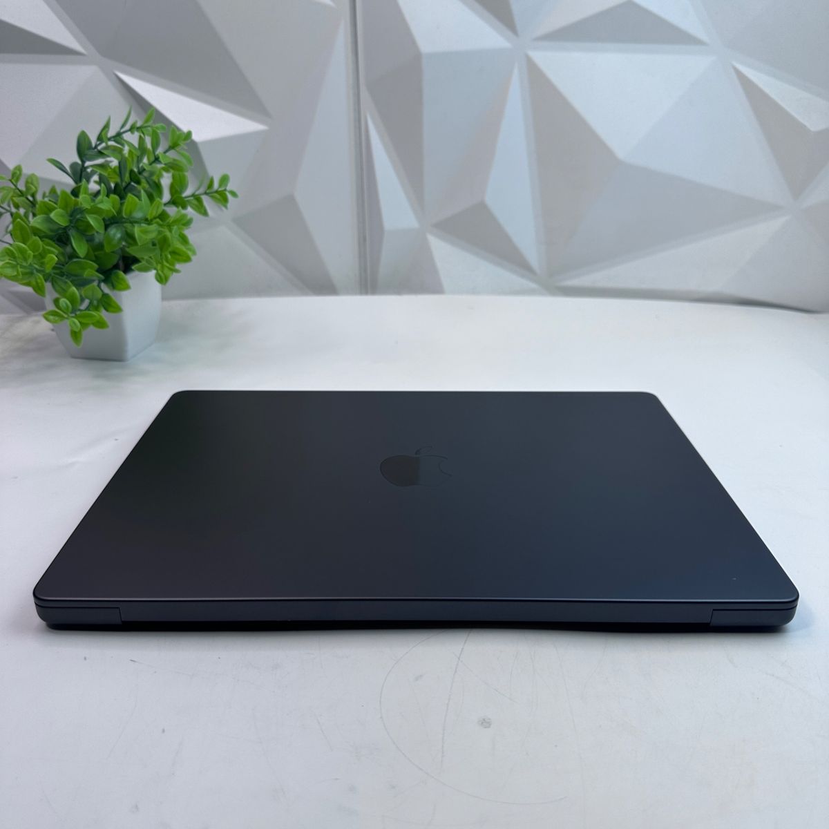 Main image 7
