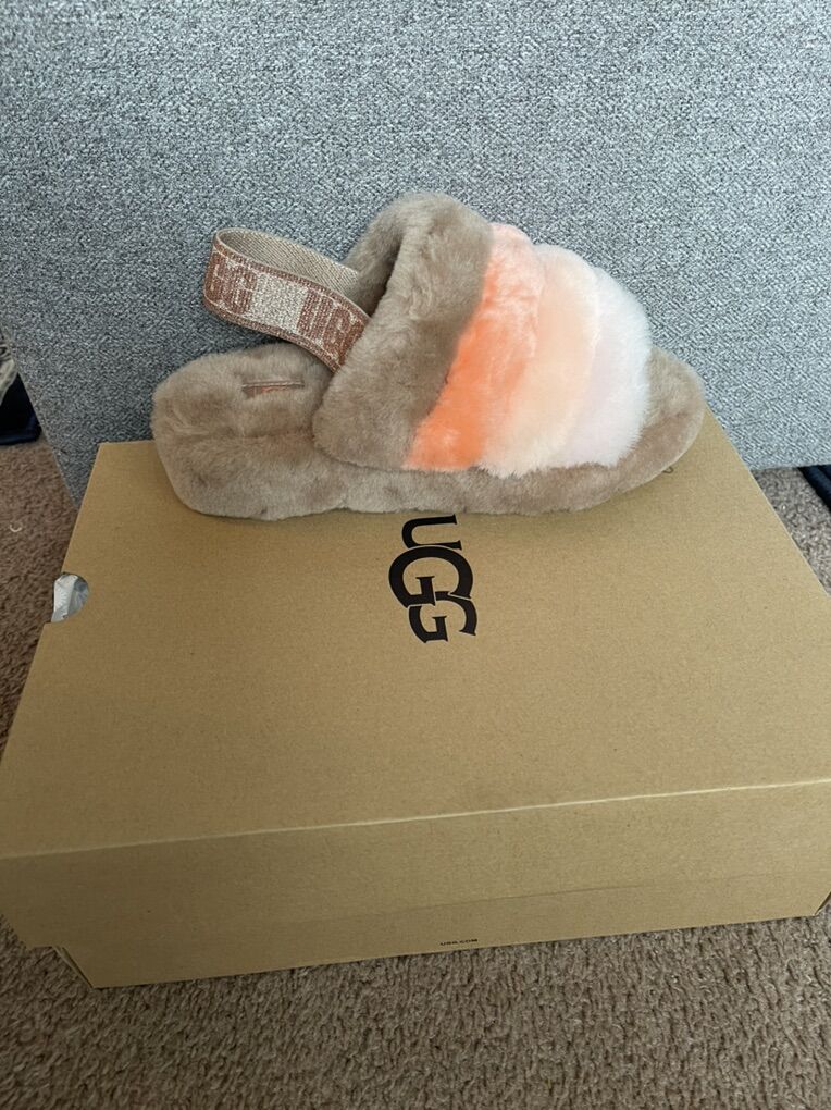 New Ladies Ugg Fluff Yeah Slide Sandals, Size 7
