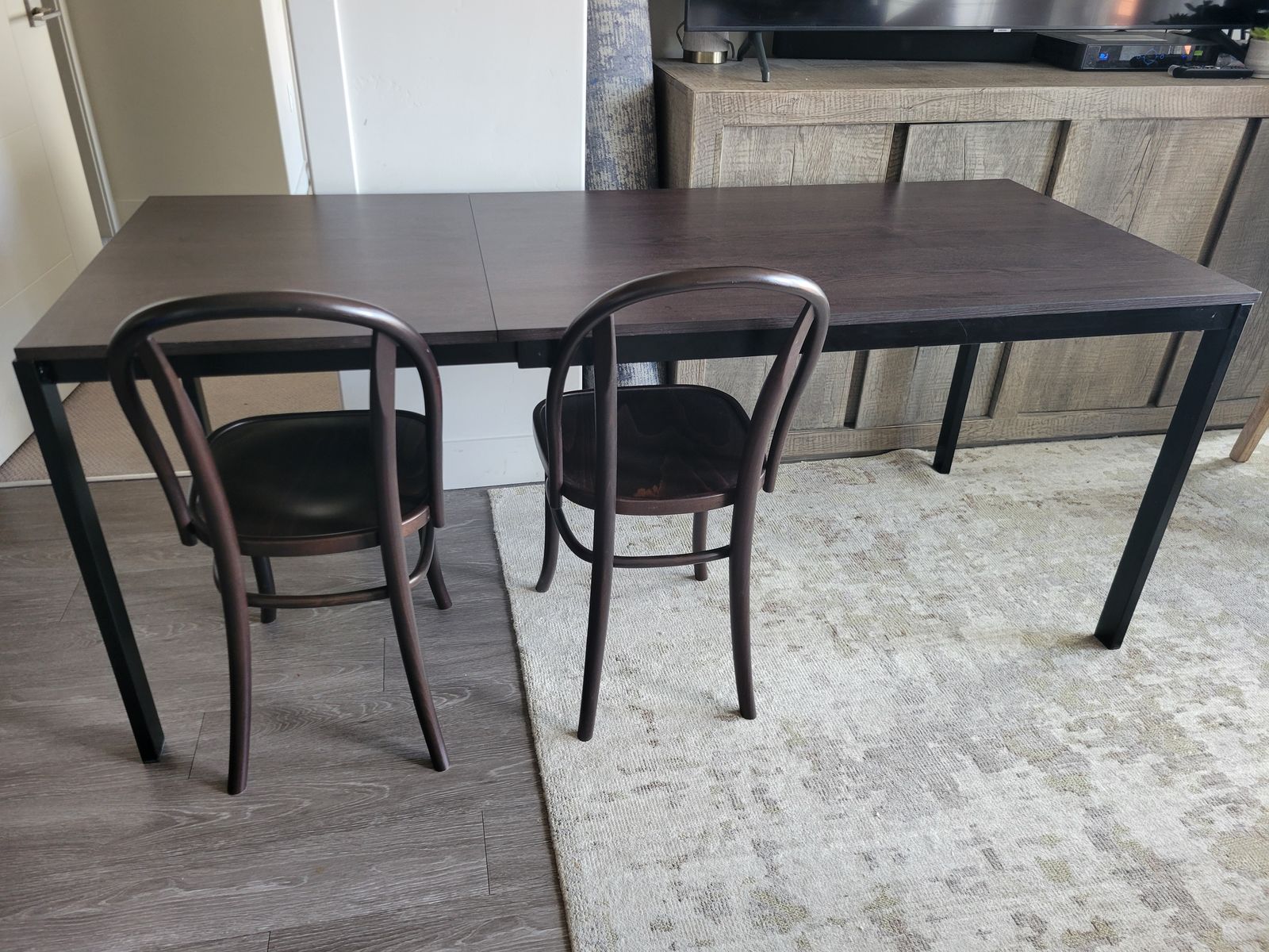 Dining table extends to seat 8
