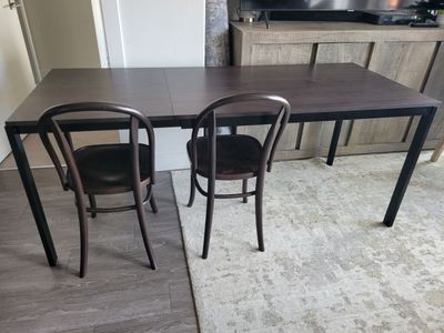 Dining table extends to seat 8