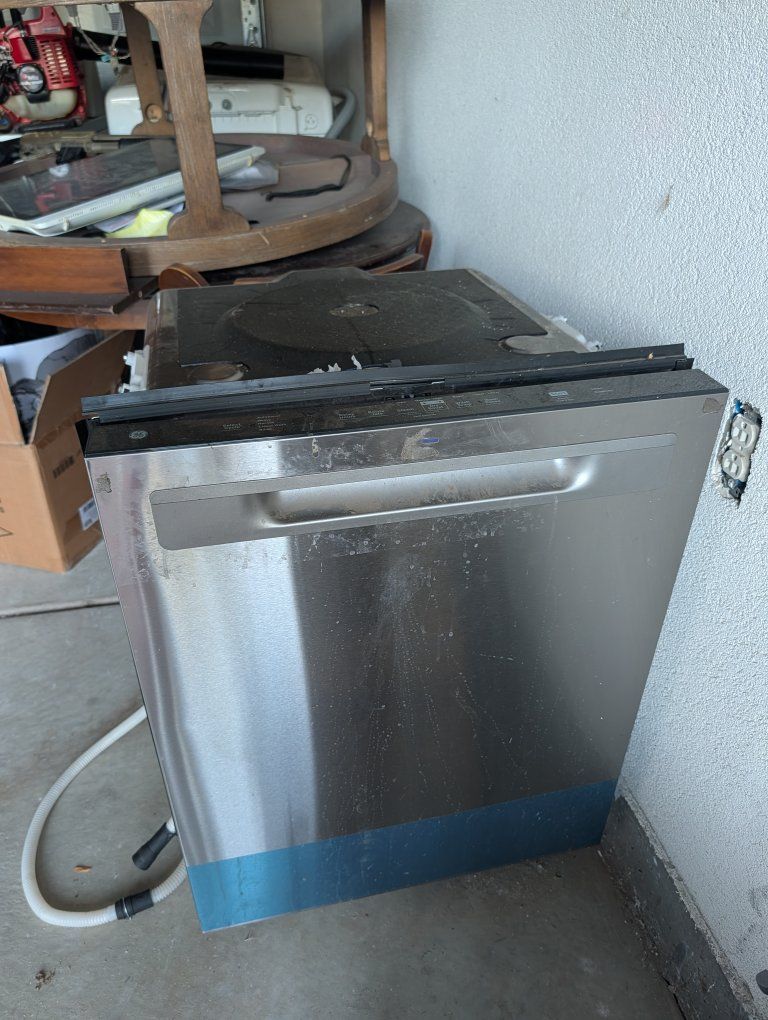 GE Built-In Dishwasher in Stainless Steel with Dry Boost