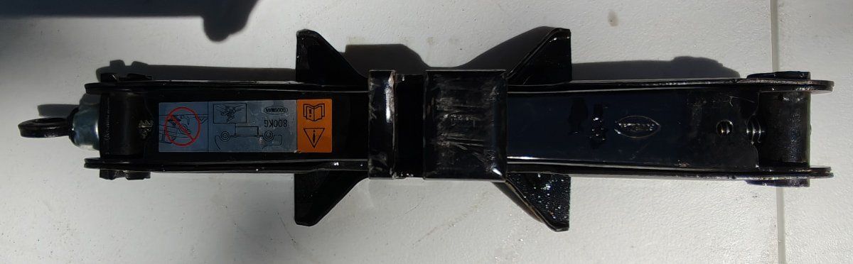 Fiat 500 OEM Scissor Jack - 800KG Capacity, Roadside Emergency Tool