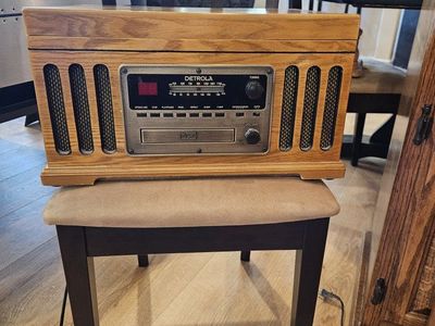 Deterola Record player/cassette player/radio/cd player