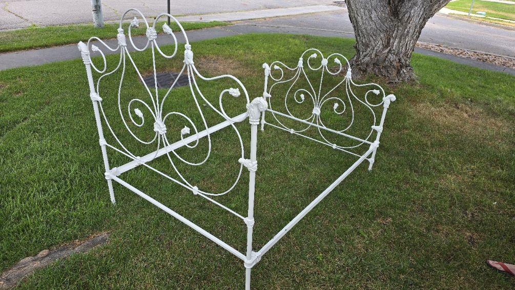 Vintage White Metal Wrought Iron Full Size Bed Frame Headboard Footboard Rails