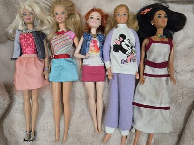 Barbie dolls 5 pieces