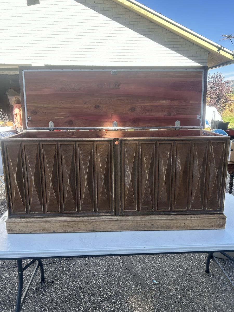 Vintage Lane Altavista Virginia Cedar Chest Blanket Box