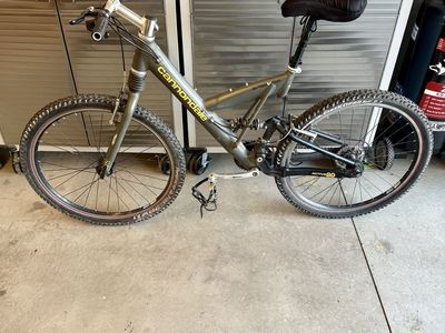 Cannondale SuperV700 Mountain Bike