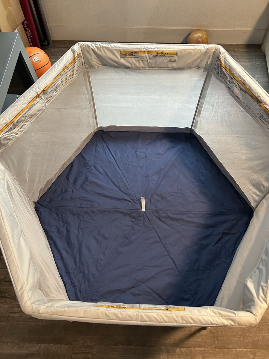 Graco Pack 'n Play Portable Playard - Hexagon Shape, Blue/Gray - Excellent condition