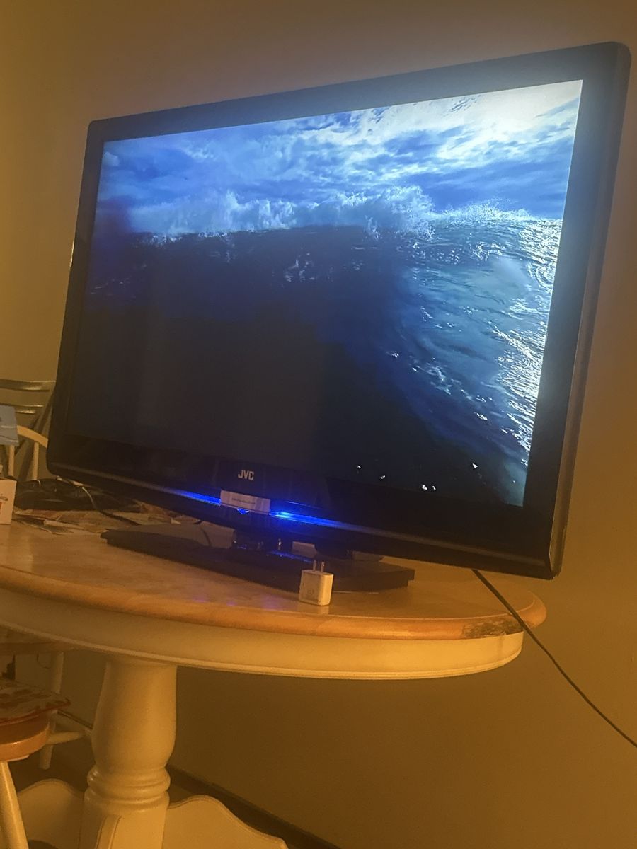 Smart TV JVC Widescreen Flat Panel LCD HDTV