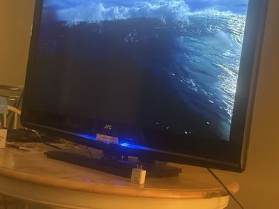 Smart TV JVC Widescreen Flat Panel LCD HDTV