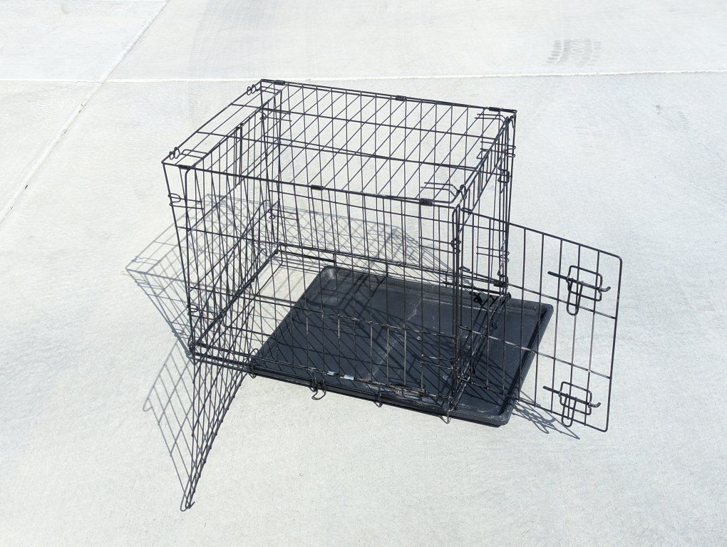 Small pet/dog cage 24x18x18
