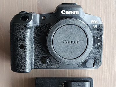 Canon R5 Body + Charger + Battery + Strap