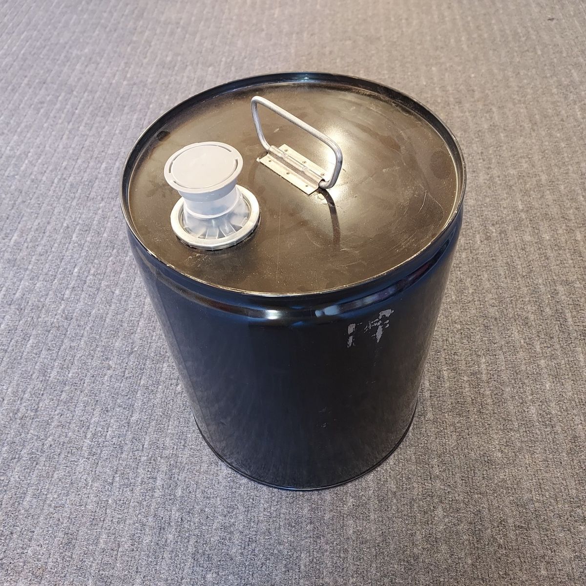 5 gallon pour spout cans
