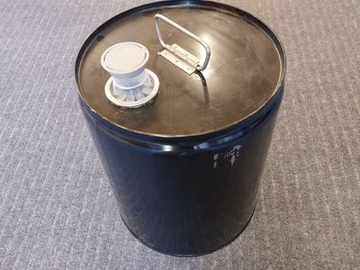 5 gallon pour spout cans