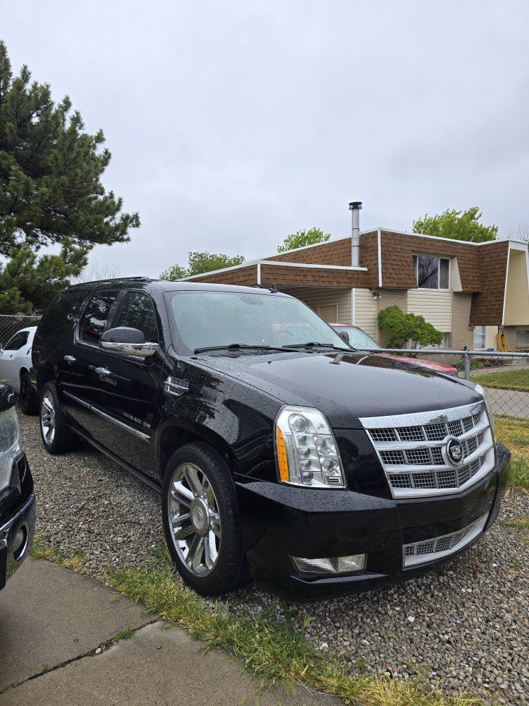 2011 Cadillac Escalade ESV Platinum Luxury