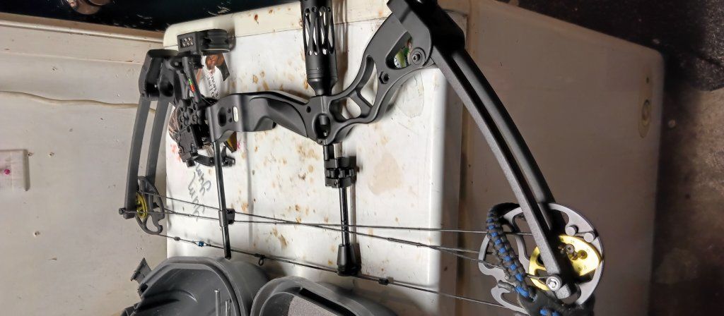 SAS compound bow starter kit. with siter