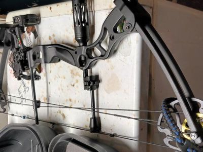 SAS compound bow starter kit. with siter