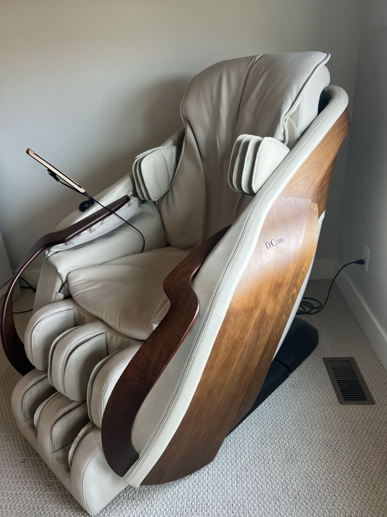 D-Core Massage Chair Cirrus
