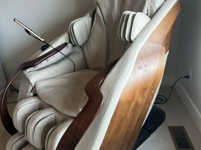 D-Core Massage Chair Cirrus
