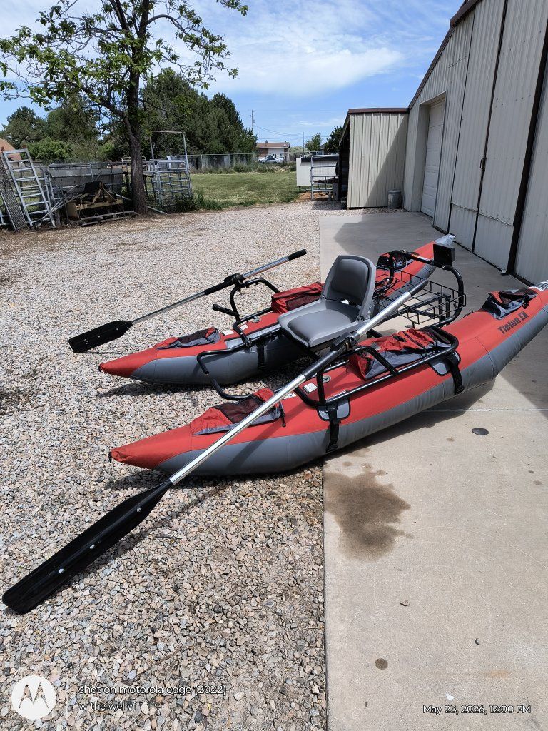 INFLATABLE FISHING PONTOON