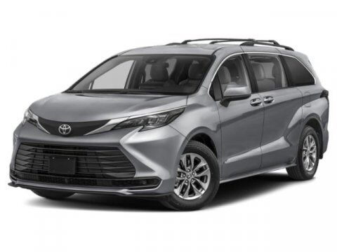 2026 Toyota Sienna LE 8-Passenger
