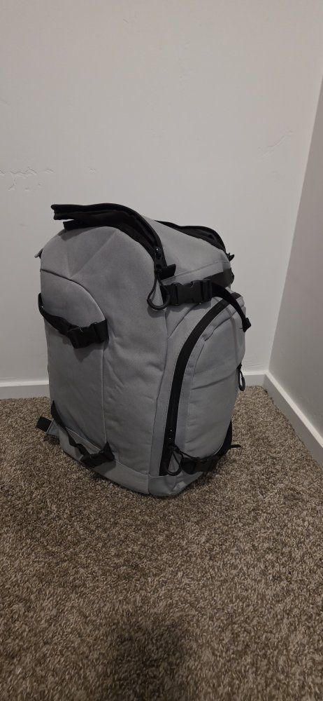 Ski / Snowboard Gear Set – Backpack, Helmet, Goggles & Accessories