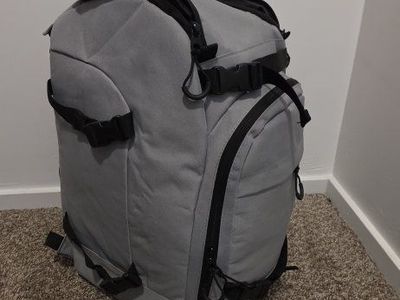Ski / Snowboard Gear Set – Backpack, Helmet, Goggles & Accessories