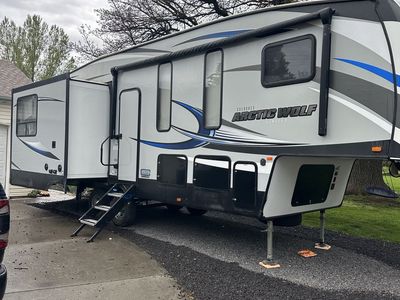 2018 Cherokee Arctic Wolf with Bunk room