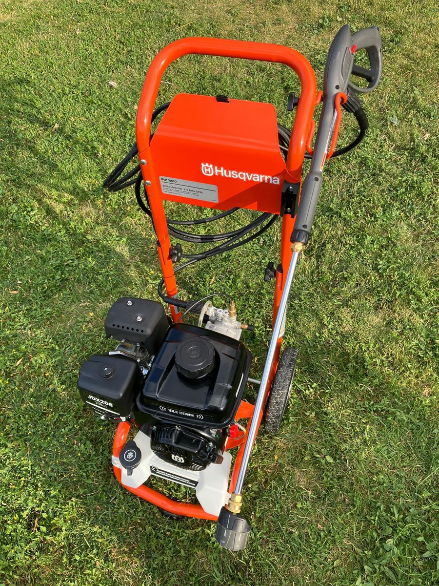 Husqvarna PW 3200 Power Washer 3200 PSI 2.5 GPM Gas Pressure Washer