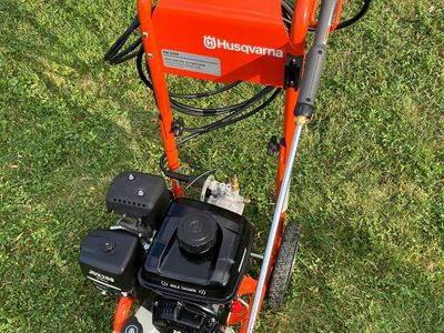 Husqvarna PW 3200 Power Washer 3200 PSI 2.5 GPM Gas Pressure Washer