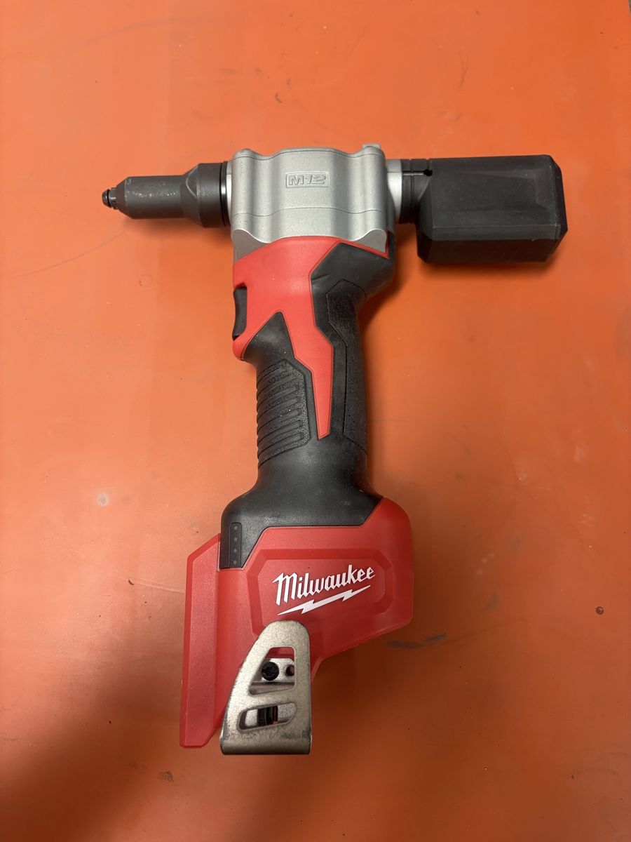 Milwaukee rivet tool